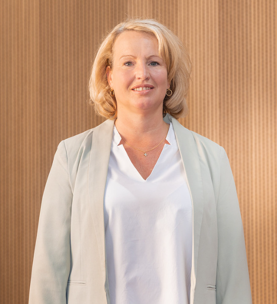 Kassiererin Bettina Burkert